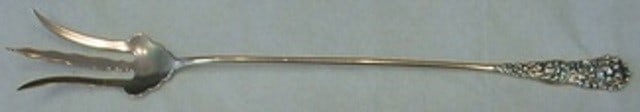 Reed and Barton Trajan Sterling Silver Gold Washed Lettuce Fork 9 3/4": Reed and Barton Trajan Sterling Silver Gold Washed Lettuce Fork 9 3/4" This exquisite lettuce fork features the elegant Trajan pattern by Reed and Barton, crafted from high-quality sterling silver wit