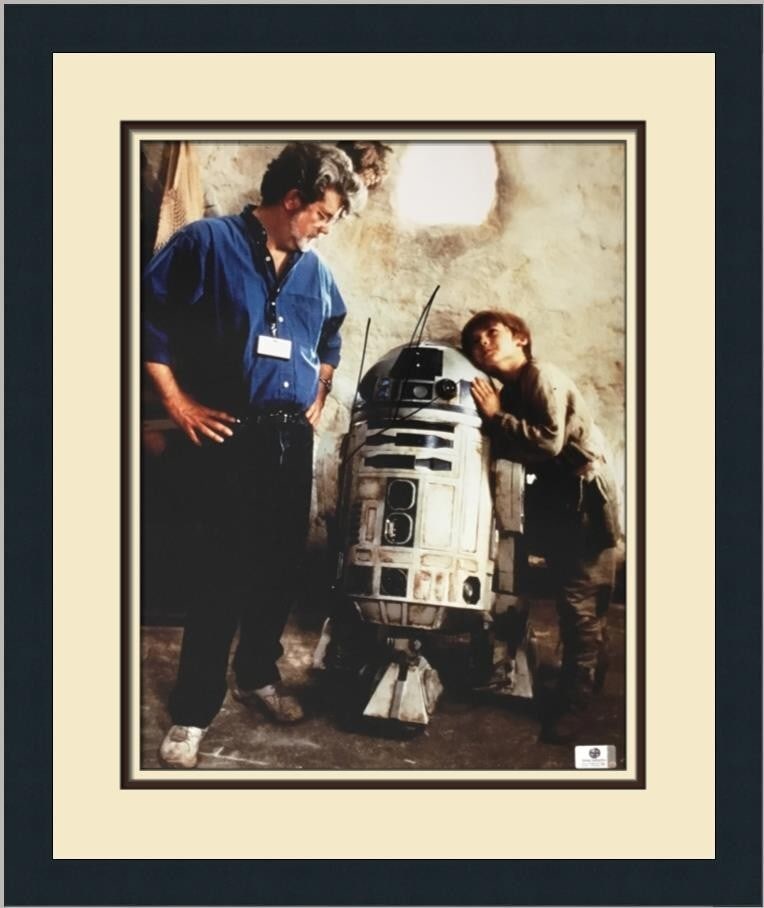 George Lucas Signed Star Wars Photo 11 x 14 Custom Framed Global Auth: George Lucas Signed Star Wars Photo 11 x 14 Custom Framed Global Auth Celebrate the legacy of Star Wars with this stunning signed photograph of George Lucas, the iconic director behind the beloved fra