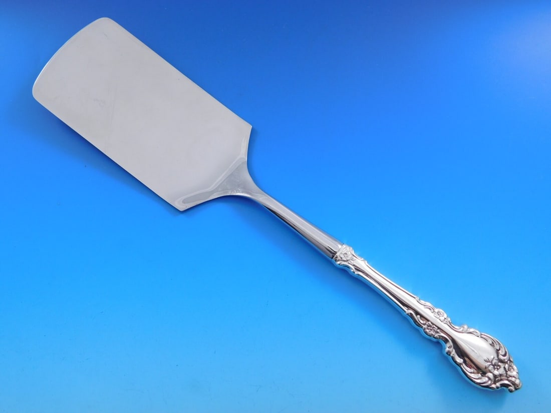 Oneida Botticelli Sterling Silver Lasagna Server 12 Inch Custom: Oneida Botticelli Sterling Silver Lasagna Server 12 Inch Custom Elevate your dining experience with this exquisite Botticelli Lasagna Server by Oneida. Crafted from high-quality sterling silver, this 