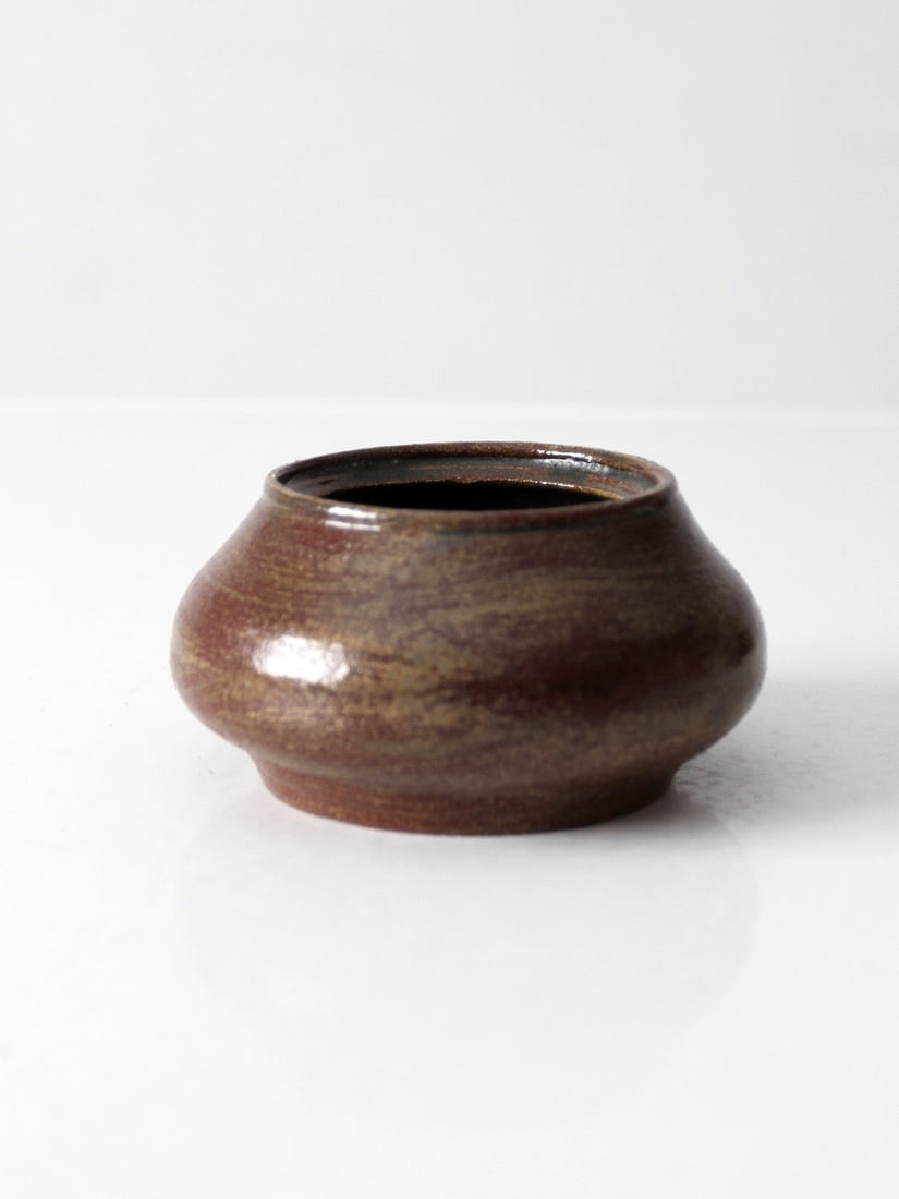 Brown Glazed Studio Pottery Vessel Handmade Vintage Ceramic: Brown Glazed Studio Pottery Vessel Handmade Vintage Ceramic Vintage handmade studio pottery vessel with a low rounded form, finished in a warm brown glaze with subtle tonal variation and a softly refl