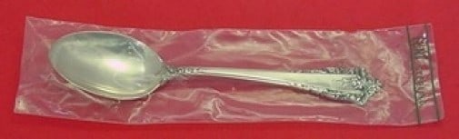 Lunt Rondelay Sterling Silver Serving Spoon 8.25 Inches New: Lunt Rondelay Sterling Silver Serving Spoon 8.25 Inches New Introducing the Rondelay by Lunt Sterling Silver Serving Spoon, measuring 8 1/4 inches. This exquisite serving spoon features a beautiful de