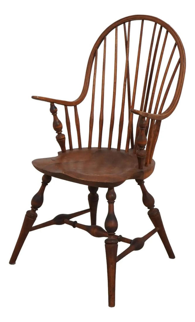 Virginia Craftsmen Oak Windsor Chair Classic Design 40 Years Old: Virginia Craftsmen Oak Windsor Chair Classic Design 40 Years Old This Virginia Craftsmen Mixed Wood Windsor Chair is a stunning piece with a rich history, approximately 40 years old. It features a stu