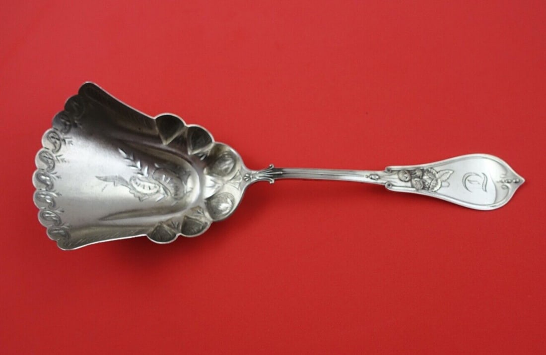 Knowles Queen Pattern Sterling Silver Cracker Berry Scoop 1872 (1 of 2)