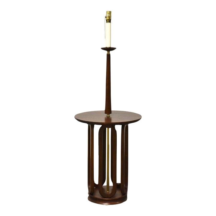 1960s Mid-Century Modern Walnut Floor Lamp with Brass Accents: 1960s Mid-Century Modern Walnut Floor Lamp with Brass Accents This elegant mid-century modern floor lamp features a stunning walnut construction complemented by brass accents, making it a perfect addi