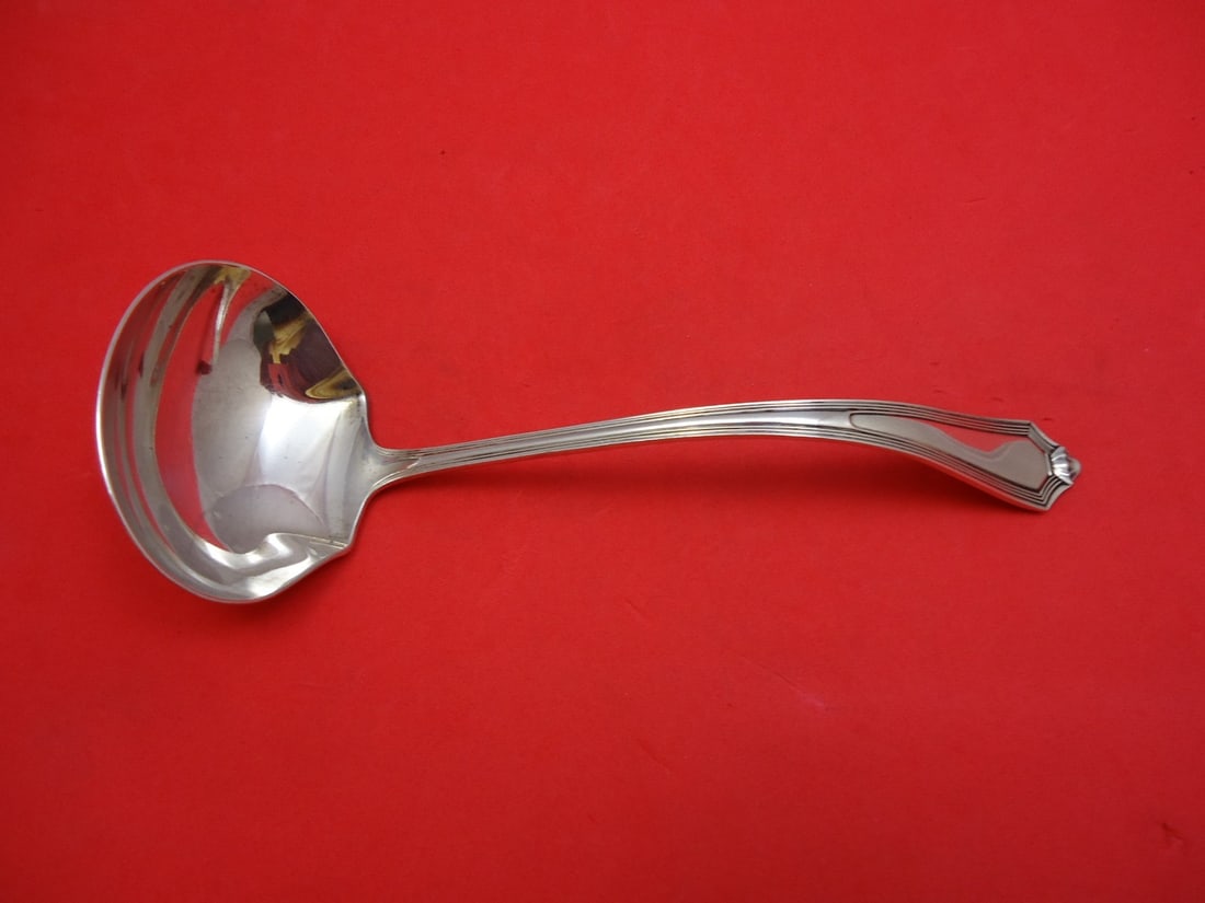 Gorham Plymouth Sterling Silver Gravy Ladle 7.25 Inch Unmonogrammed: Gorham Plymouth Sterling Silver Gravy Ladle 7.25 Inch Unmonogrammed This elegant gravy ladle from the Plymouth pattern by Gorham is crafted from high-quality sterling silver. Measuring 7 1/4" in lengt