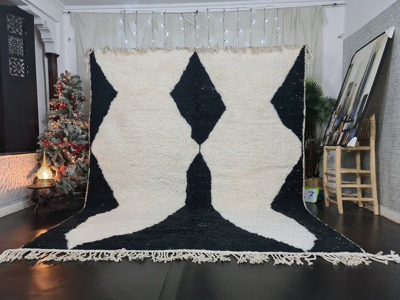 Authentic Moroccan Berber Rug Soft Black White Handmade 9.84x6.56ft: Authentic Moroccan Berber Rug Soft Black White Handmade 9.84x6.56ft Experience the timeless elegance of this Authentic Soft Black & White Handmade Moroccan Berber Rug. Crafted by skilled Berber women 