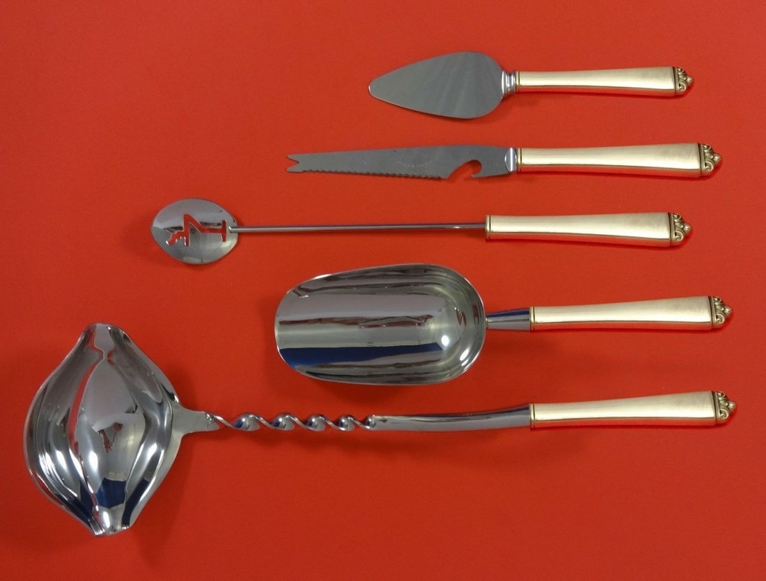 Oneida Reigning Beauty Sterling Silver 5pc Cocktail Bar Set: Oneida Reigning Beauty Sterling Silver 5pc Cocktail Bar Set Elevate your cocktail parties with this exquisite 5-piece cocktail party bar serving set from Oneida, crafted in sterling silver. This custo