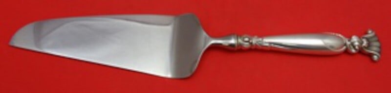 Wallace Romance of the Sea Sterling Silver Pie Server 11 Inches: Wallace Romance of the Sea Sterling Silver Pie Server 11 Inches This exquisite pie server, part of the 'Romance of the Sea' pattern by Wallace, showcases a beautiful design crafted from sterling silve