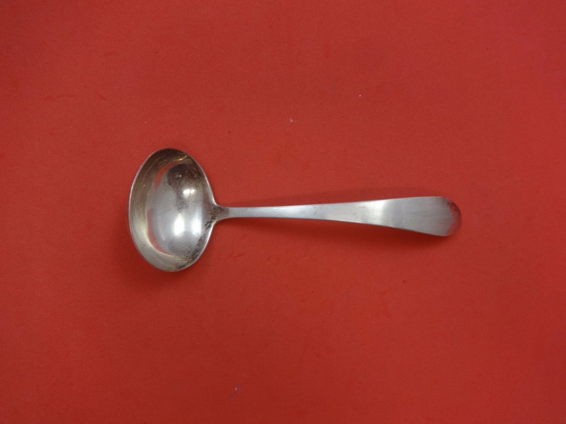 Gorham Old Colony New Sterling Silver Gravy Ladle 6 3/4 inch: Gorham Old Colony New Sterling Silver Gravy Ladle 6 3/4 inch This exquisite gravy ladle is crafted from sterling silver and features the elegant Old Colony New pattern by Gorham. Measuring 6 3/4 inche