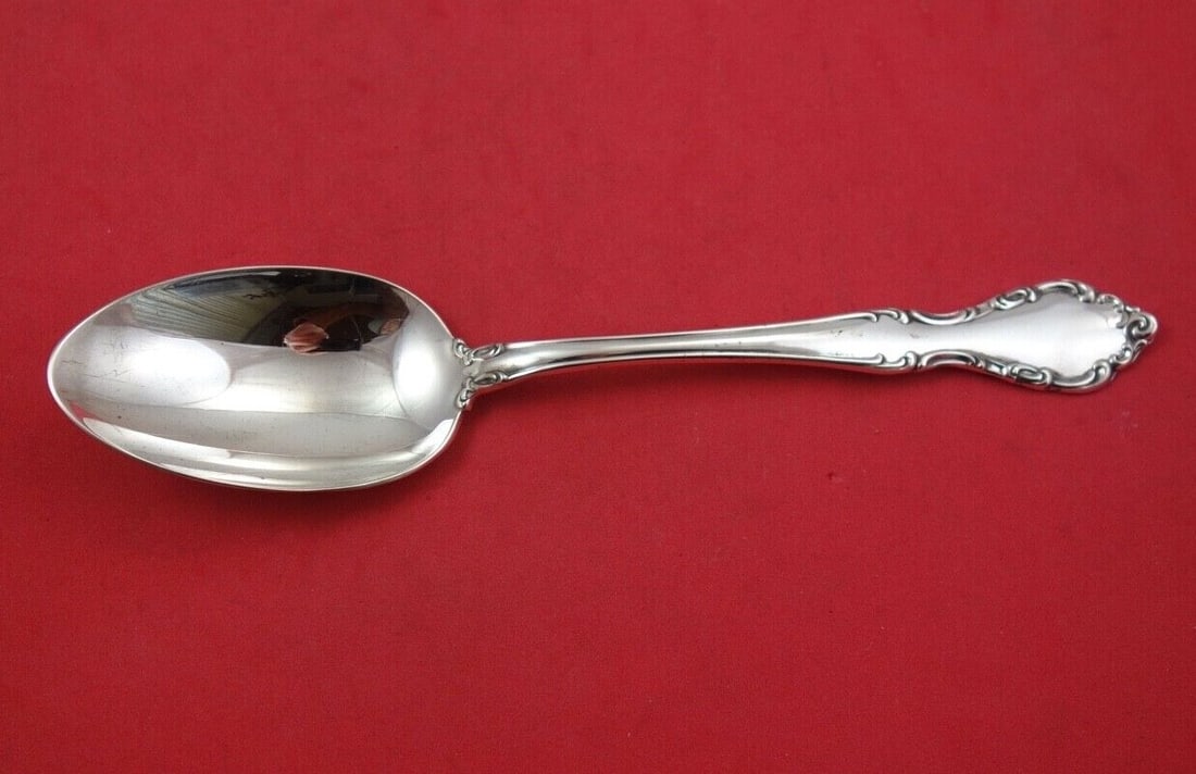 Gorham Chelsea Manor Sterling Silver Serving Spoon 8.5 Vintage: Gorham Chelsea Manor Sterling Silver Serving Spoon 8.5 Vintage This exquisite serving spoon, crafted by Gorham, features the elegant Chelsea Manor pattern. Made of high-quality sterling silver, it mea