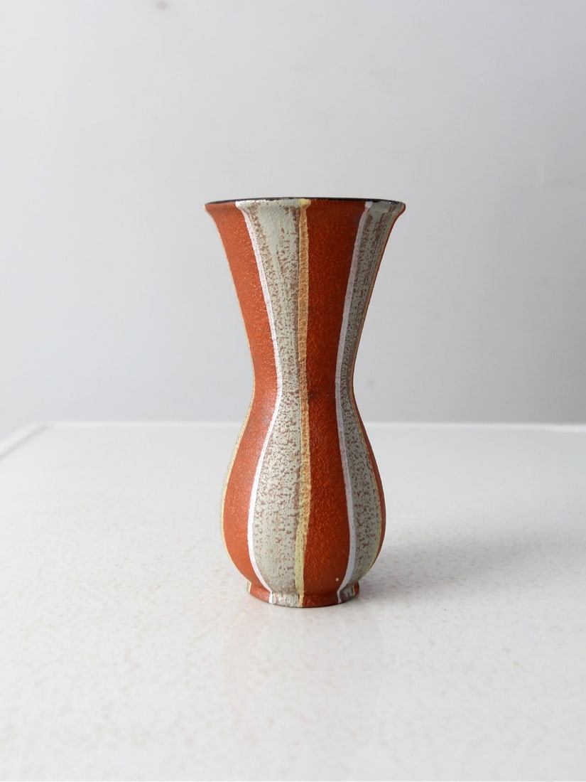 Vintage Mid-Century West German Art Pottery Vase 8.25" Tall: Vintage Mid-Century West German Art Pottery Vase 8.25" Tall Discover this stunning Mid-Century West German pottery vase, a true representation of 20th-century art pottery. This dynamic piece showcases