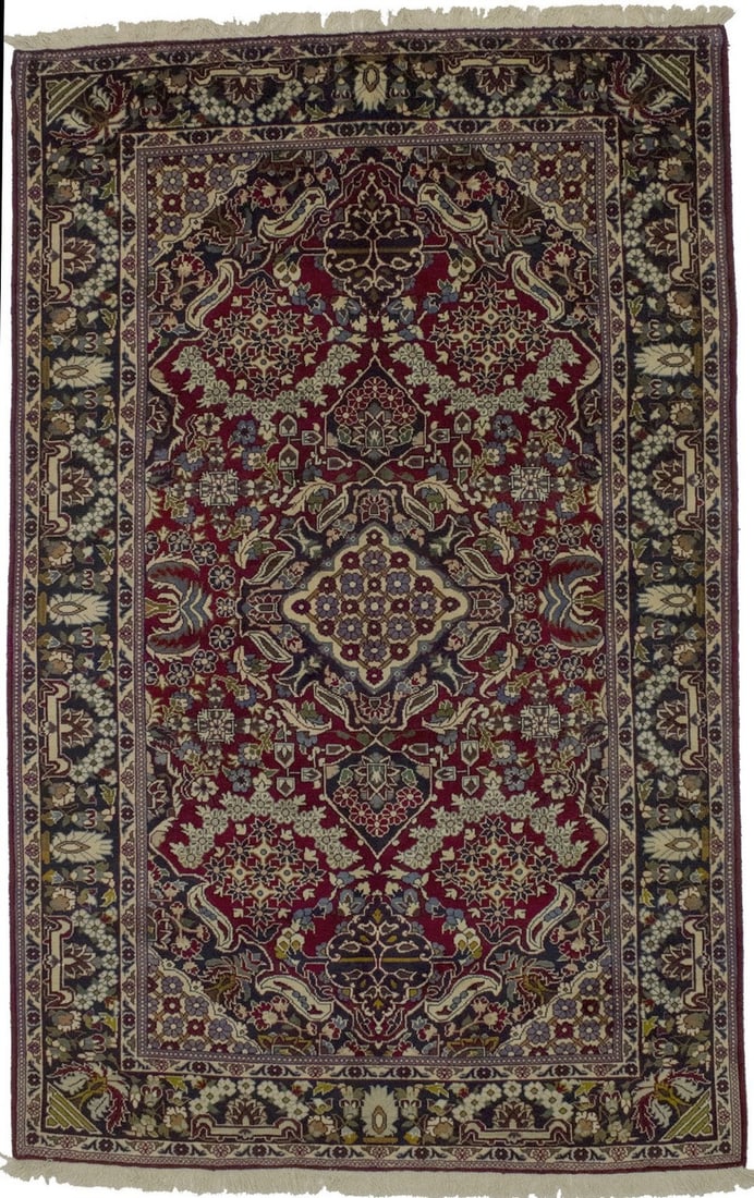 Vintage Hand-Knotted Wool Oriental Rug 6'4 x 10'2 Floral Design: Vintage Hand-Knotted Wool Oriental Rug 6'4 x 10'2 Floral Design Enhance your home decor with this exquisite hand-knotted vintage Oriental rug, showcasing a classic floral design. Crafted from high-qua