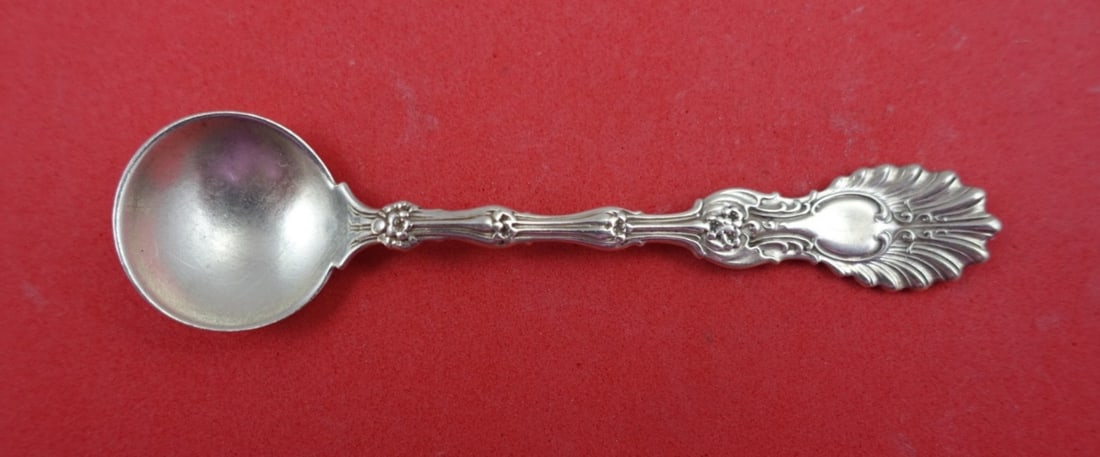 Whiting Radiant Sterling Silver Master Salt Spoon 3.5 Inch: Whiting Radiant Sterling Silver Master Salt Spoon 3.5 Inch This exquisite 3 1/2" salt spoon is part of the Radiant pattern, crafted in sterling silver by Whiting. Dating back to 1850-1899, this master