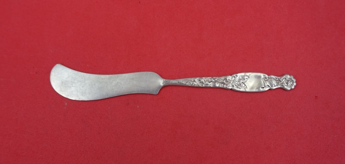 Sterling Silver Butter Spreader Heraldic Pattern by Whiting 5.25 Inch Flat Handle: Sterling Silver Butter Spreader Heraldic Pattern by Whiting 5.25 Inch Flat Handle This is a sterling silver butter spreader with a flat handle, crafted in the Heraldic pattern by Whiting. Dating from 