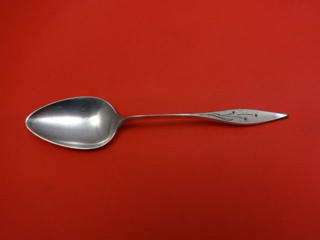 Reed and Barton Star Sterling Silver 7 Inch Place Soup Spoon: Reed and Barton Star Sterling Silver 7 Inch Place Soup Spoon This elegant 7" place soup spoon is crafted from high-quality sterling silver and features the beautiful Star pattern by Reed & Barton. It 