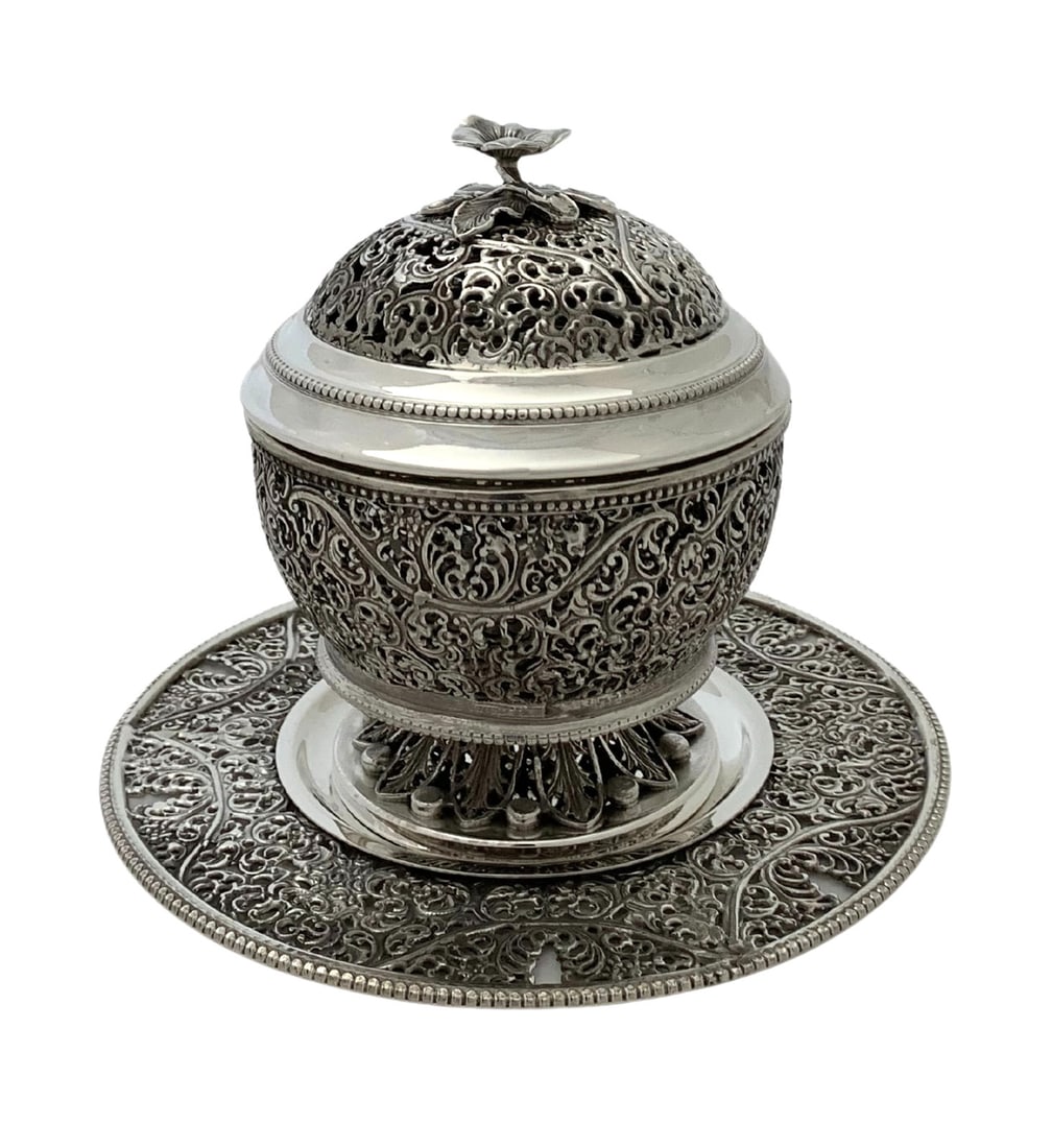Italian 925 Sterling Silver Glass Floral Honey Dish Tray Set: Italian 925 Sterling Silver Glass Floral Honey Dish Tray Set This exquisite handmade honey dish and tray set is crafted from fine Italian 925 sterling silver with a glass insert. The piece showcases o