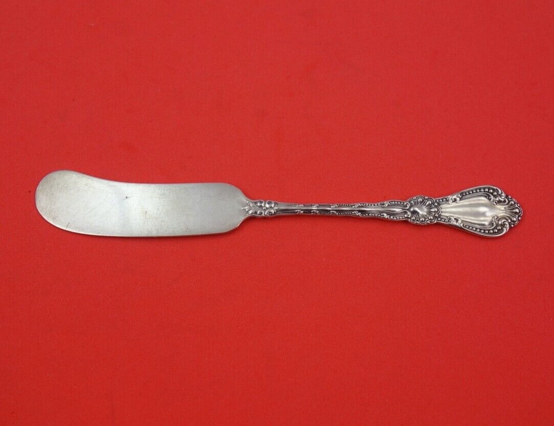 Alvin Orient Sterling Silver 6 Inch Butter Spreader Knife: Alvin Orient Sterling Silver 6 Inch Butter Spreader Knife This exquisite butter spreader, crafted by Alvin, showcases the timeless Orient pattern. Made from high-quality sterling silver, it features a