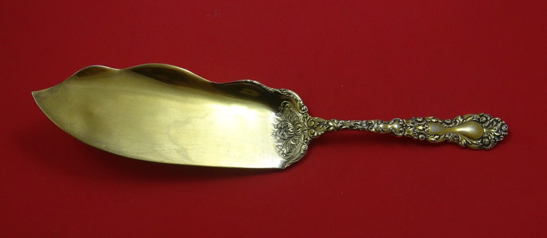 Gorham Imperial Chrysanthemum Sterling Silver Fish Server Vermeil 11 1/4": Gorham Imperial Chrysanthemum Sterling Silver Fish Server Vermeil 11 1/4" This exquisite Imperial Chrysanthemum fish server by Gorham is crafted from sterling silver and features a beautiful vermeil f