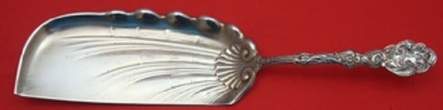 Gorham Versailles Sterling Silver Crumber 12 1/2 with Shell Blade: Gorham Versailles Sterling Silver Crumber 12 1/2 with Shell Blade A Versailles by Gorham sterling silver crumber featuring a shell on the blade. It measures 12 1/2 inches and is monogrammed, with mono