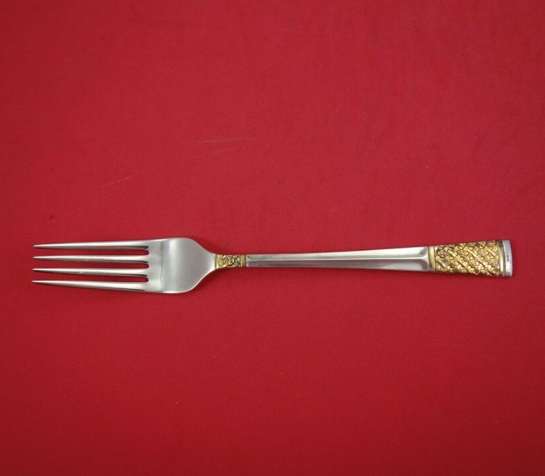 Lunt Golden Columbine Sterling Silver Fork 7.5 Vintage Flatware: Lunt Golden Columbine Sterling Silver Fork 7.5 Vintage Flatware This exquisite 7 1/2" regular fork is part of the Golden Columbine pattern by Lunt, crafted from high-quality sterling silver. The fork 