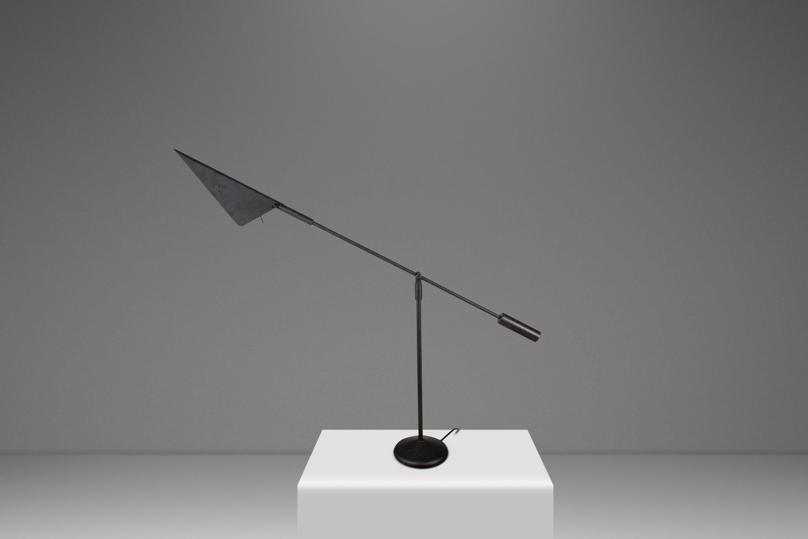 Postmodern Articulating UFO Desk Lamp by Robert Sonneman for Kovacs 1990s Steel: Postmodern Articulating UFO Desk Lamp by Robert Sonneman for Kovacs 1990s Steel This rare Mid-Century Industrial Post Modern articulating UFO table or desk lamp was designed by Robert Sonneman for Geo