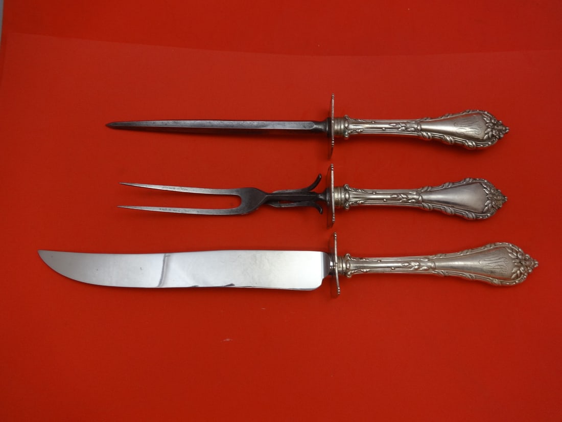 Durgin Madame Royale Sterling Silver 3-Piece Carving Set: Durgin Madame Royale Sterling Silver 3-Piece Carving Set Elevate your dining experience with this exquisite 3-piece roast carving set in the elegant Madame Royale pattern by Durgin. Crafted from high-