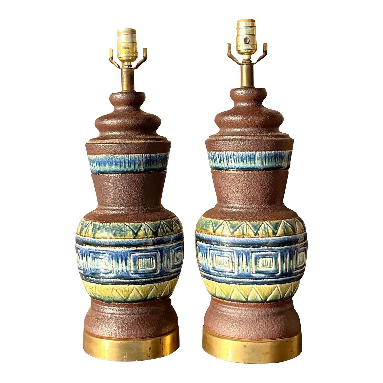 Mid Century Modern Ceramic Table Lamps Pair with Brass Plinths: Mid Century Modern Ceramic Table Lamps Pair with Brass Plinths Illuminate your space with this stunning pair of vintage mid 20th century table lamps. Featuring a chic combination of matte and gloss ce