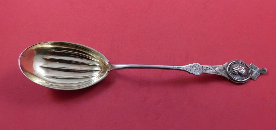 Newell Harding Medallion Sterling Silver Fluted Berry Spoon 9 inch (1 of 1)