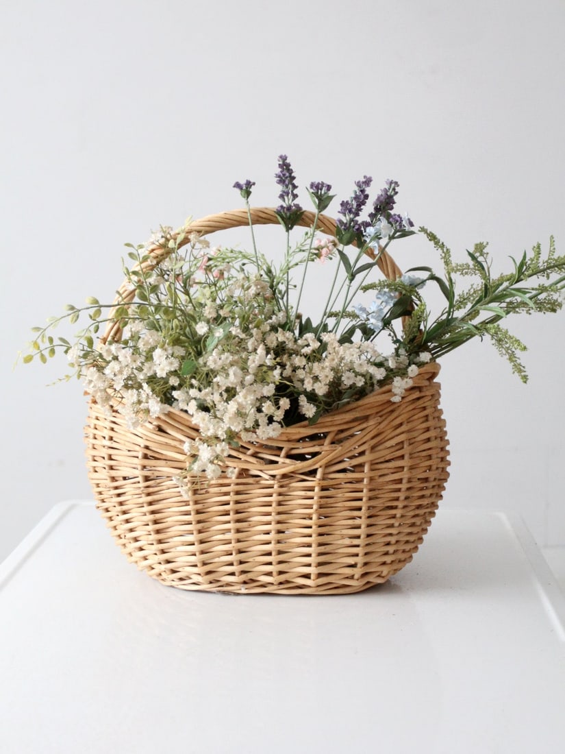 Timeless Vintage Wicker Oval Harvest Basket with Sturdy Handle (1 of 9)