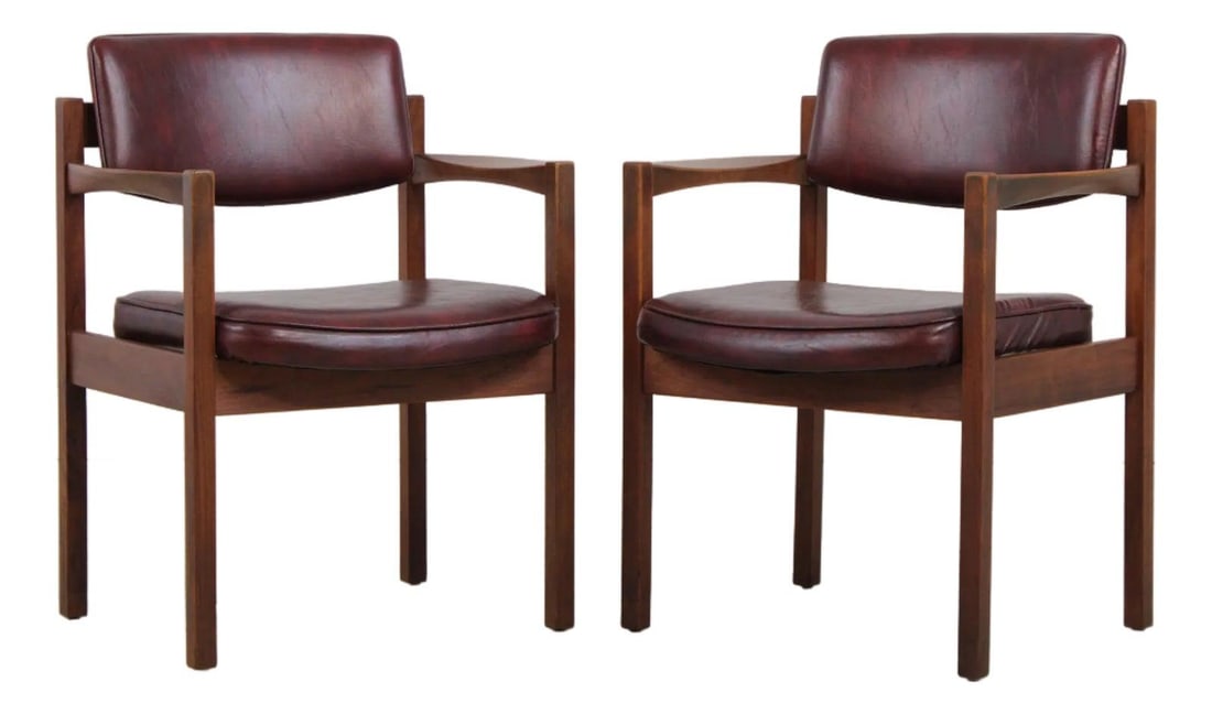Set of Two Walnut Armchairs with Leather Seats Mid Century Modern Style: Set of Two Walnut Armchairs with Leather Seats Mid Century Modern Style This pair of mid-century modern armchairs features solid walnut frames and brown leather seats. Designed in the style of Jens Ri