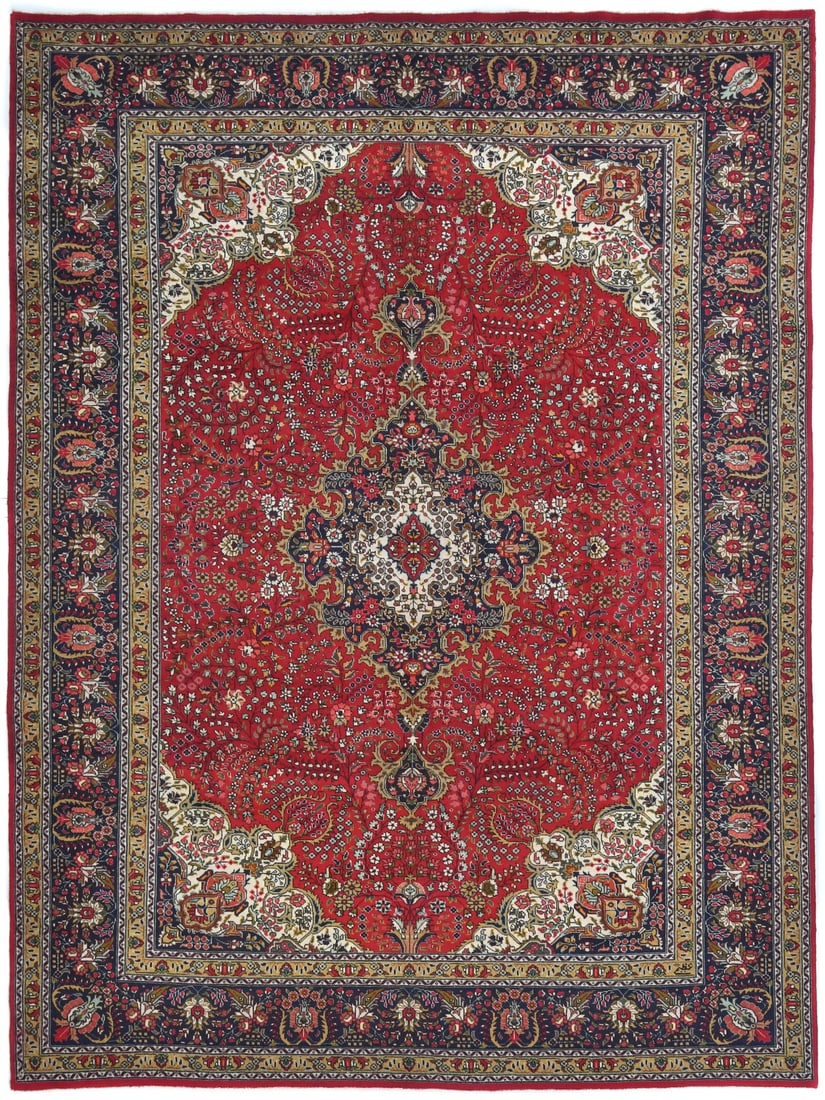 Handmade Vintage Red Floral Wool Area Rug 8'1 x 11'4: Handmade Vintage Red Floral Wool Area Rug 8'1 x 11'4 This exquisite handmade vintage Oriental rug features a vibrant red floral pattern that enhances the beauty of any living space. Measuring 8'1" x 1