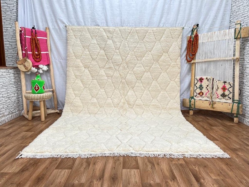 Authentic Softg White Checkered Rug 100% Local Sheep Wool Morocco: Authentic Softg White Checkered Rug 100% Local Sheep Wool Morocco Introducing the Authentic Softg White Checkered Engraved Rug, a stunning handwoven piece crafted by local Berber women weavers in the 