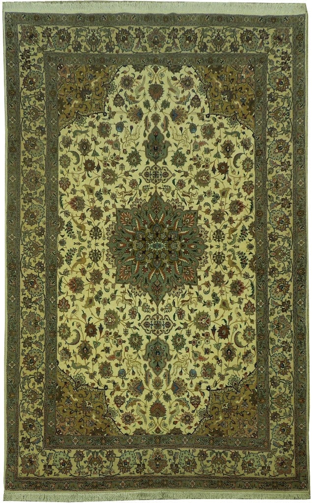 6.7 x 10 Persian Tabriz Rug 400 KPSI Wool Silk: 6.7 x 10 Persian Tabriz Rug 400 KPSI Wool Silk Free continental US Shipping This fine quality Persian Tabriz rug measures 6.7 x 10 and is hand-knotted with a durable Turkish knot. It features a silk f