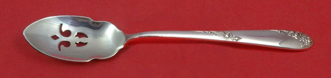Lunt Sweetheart Rose Sterling Silver Pierced Olive Spoon 5 3/4 Custom: Lunt Sweetheart Rose Sterling Silver Pierced Olive Spoon 5 3/4 Custom A custom-made Sweetheart Rose by Lunt sterling silver pierced olive spoon with a floral design on the handle. It is not monogramme