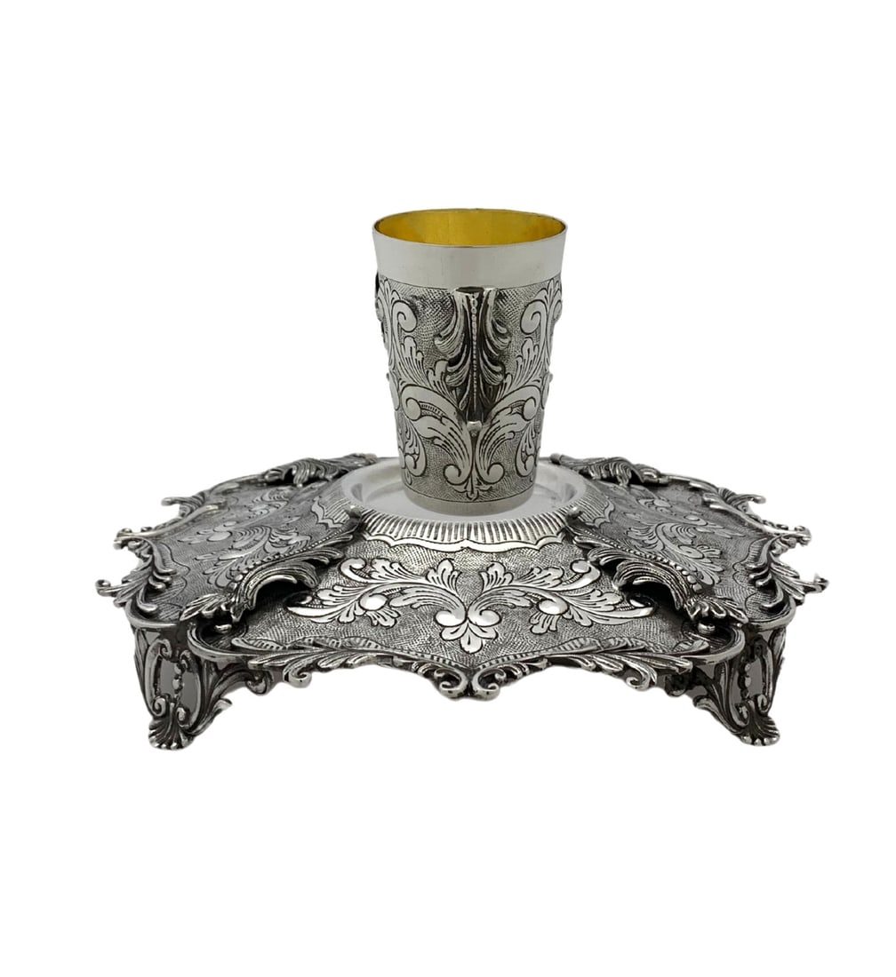Handmade 925 Sterling Silver Leaf Applique Cup & Tray Set: Handmade 925 Sterling Silver Leaf Applique Cup & Tray Set This exquisite cup and tray set is crafted from fine 925 sterling silver, showcasing a stunning handmade leaf applique design with intricate c