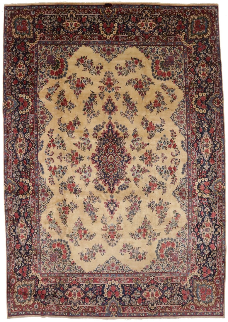 Hand-Knotted Wool Oriental Area Rug 14'2 x 9'9 Vintage Floral Design: Hand-Knotted Wool Oriental Area Rug 14'2 x 9'9 Vintage Floral Design This rare vintage floral oriental rug features a traditional handmade design crafted from wool and hand-knotted in Southern Asia. I