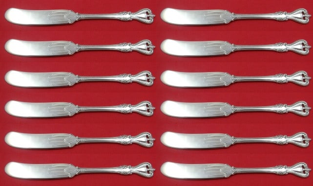 Towle Old Colonial Sterling Silver Butter Spreader Set 12 Pieces: Towle Old Colonial Sterling Silver Butter Spreader Set 12 Pieces Enhance your dining experience with this exquisite 12-piece butter spreader set from the renowned Old Colonial pattern by Towle. Crafte