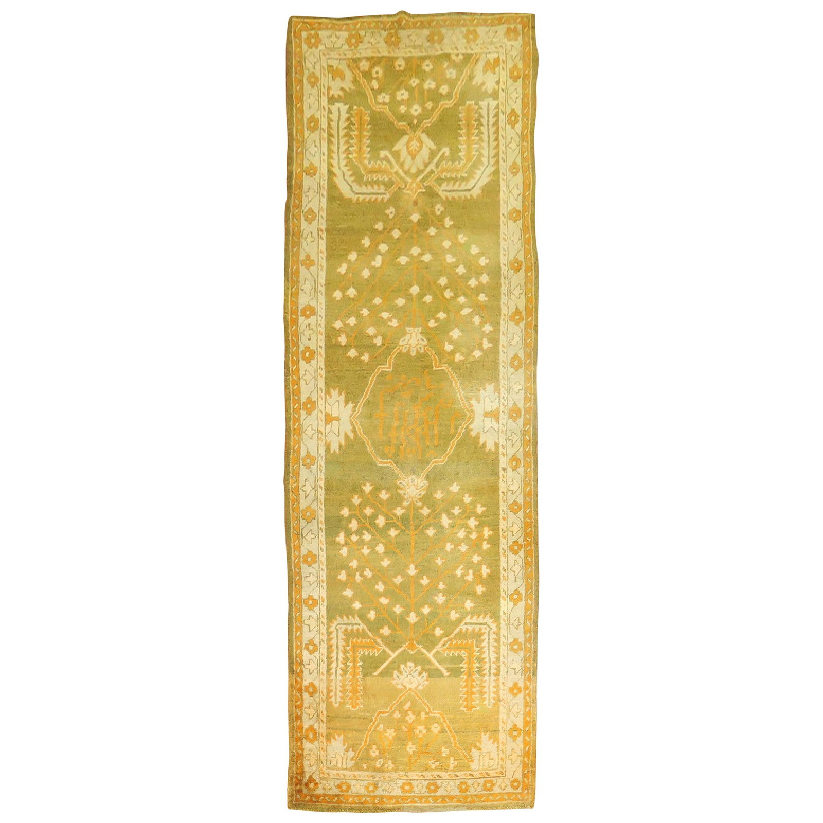 Antique Turkish Oushak Runner in Forest Green Wool 46 x 140 in: Antique Turkish Oushak Runner in Forest Green Wool 46 x 140 in This stunning antique Turkish Oushak runner showcases a rich forest green background adorned with gold and ivory accents, embodying the A
