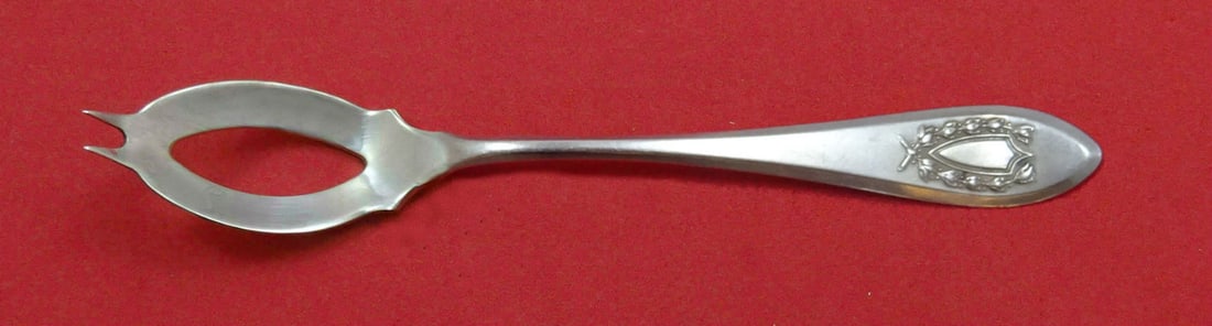International Sterling Silver Olive Spoon Napoleon Pattern 5 3/4 Custom Made: International Sterling Silver Olive Spoon Napoleon Pattern 5 3/4 Custom Made This exquisite serving spoon features the Napoleon pattern by International Sterling. Crafted from high-quality sterling si