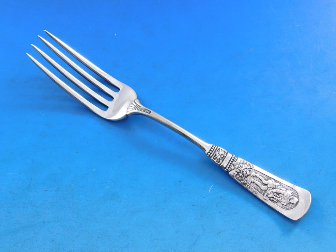 Gorham Fontainebleau Sterling Silver Fork 6 3/4 Inch Multi-Motif: Gorham Fontainebleau Sterling Silver Fork 6 3/4 Inch Multi-Motif This exquisite fork is from the Fontainebleau pattern by Gorham, crafted from high-quality sterling silver. Measuring 6 3/4 inches in l