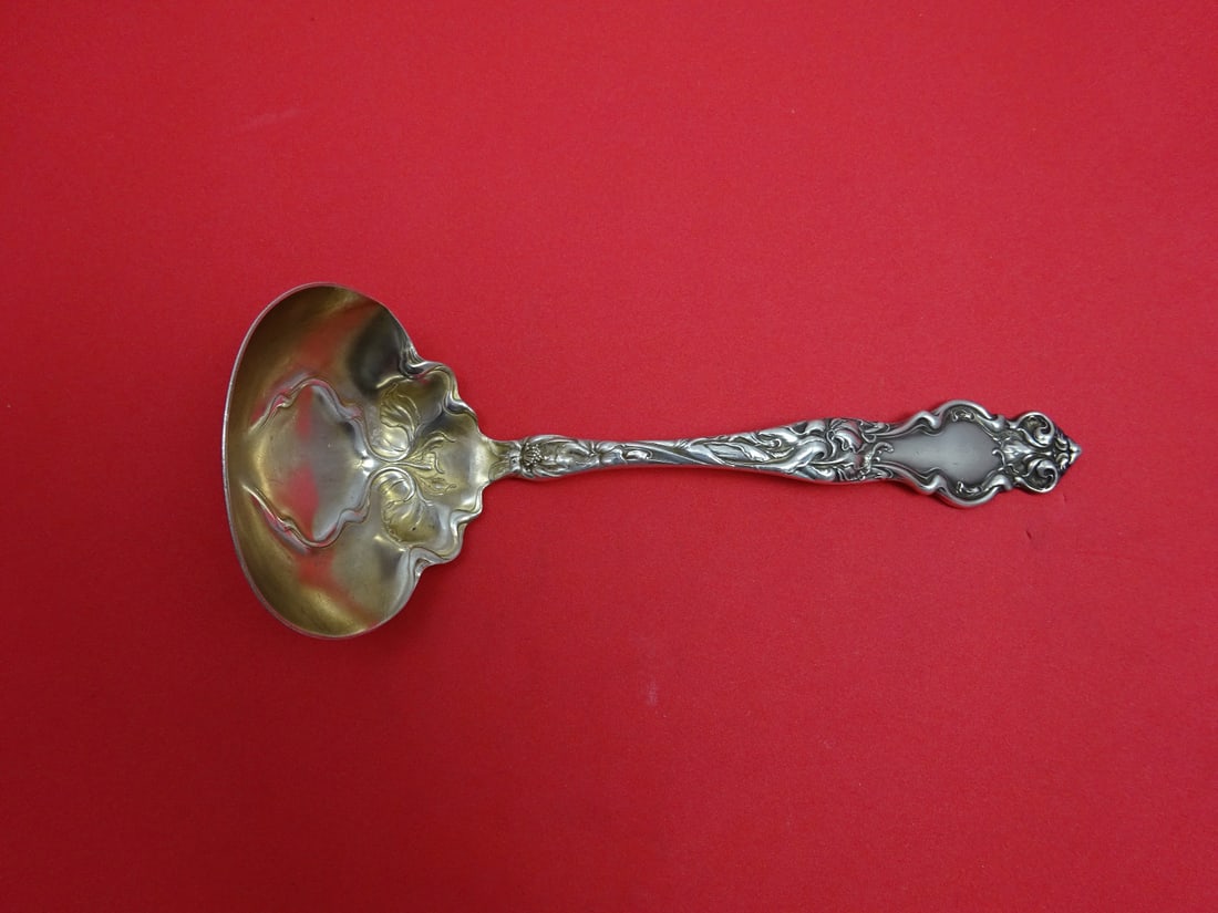 Wallace Eton Sterling Silver Gravy Ladle 7.5 Inches: Wallace Eton Sterling Silver Gravy Ladle 7.5 Inches This Eton by Wallace gravy ladle, measuring 7 1/2", is crafted from high-quality sterling silver. The elegant design reflects the timeless Eton patt