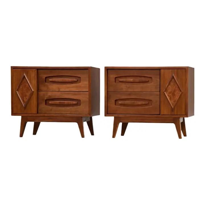 Pair of Mid Century Walnut and Burl Nightstands by Young Manufacturing: Pair of Mid Century Walnut and Burl Nightstands by Young Manufacturing This pair of mid-century modern nightstands was crafted by Young Manufacturing in the 1960s. Each nightstand features a walnut co