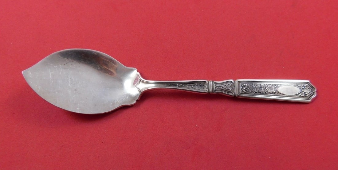 Gorham Saint Dunstan Chased Sterling Silver Jelly Server 6.25": Gorham Saint Dunstan Chased Sterling Silver Jelly Server 6.25" This exquisite jelly server features the intricate Saint Dunstan Chased pattern by Gorham, crafted from high-quality sterling silver. Mea