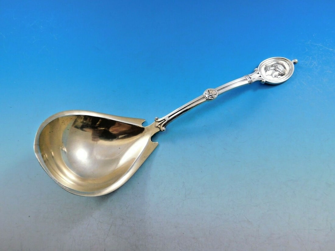 Wendt Medallion Sterling Silver Gravy Ladle Gold Washed 8 1/4" Vintage: Wendt Medallion Sterling Silver Gravy Ladle Gold Washed 8 1/4" Vintage This exquisite vintage gravy ladle from Wendt, crafted in sterling silver, showcases the elegant Medallion pattern. Measuring 8 1