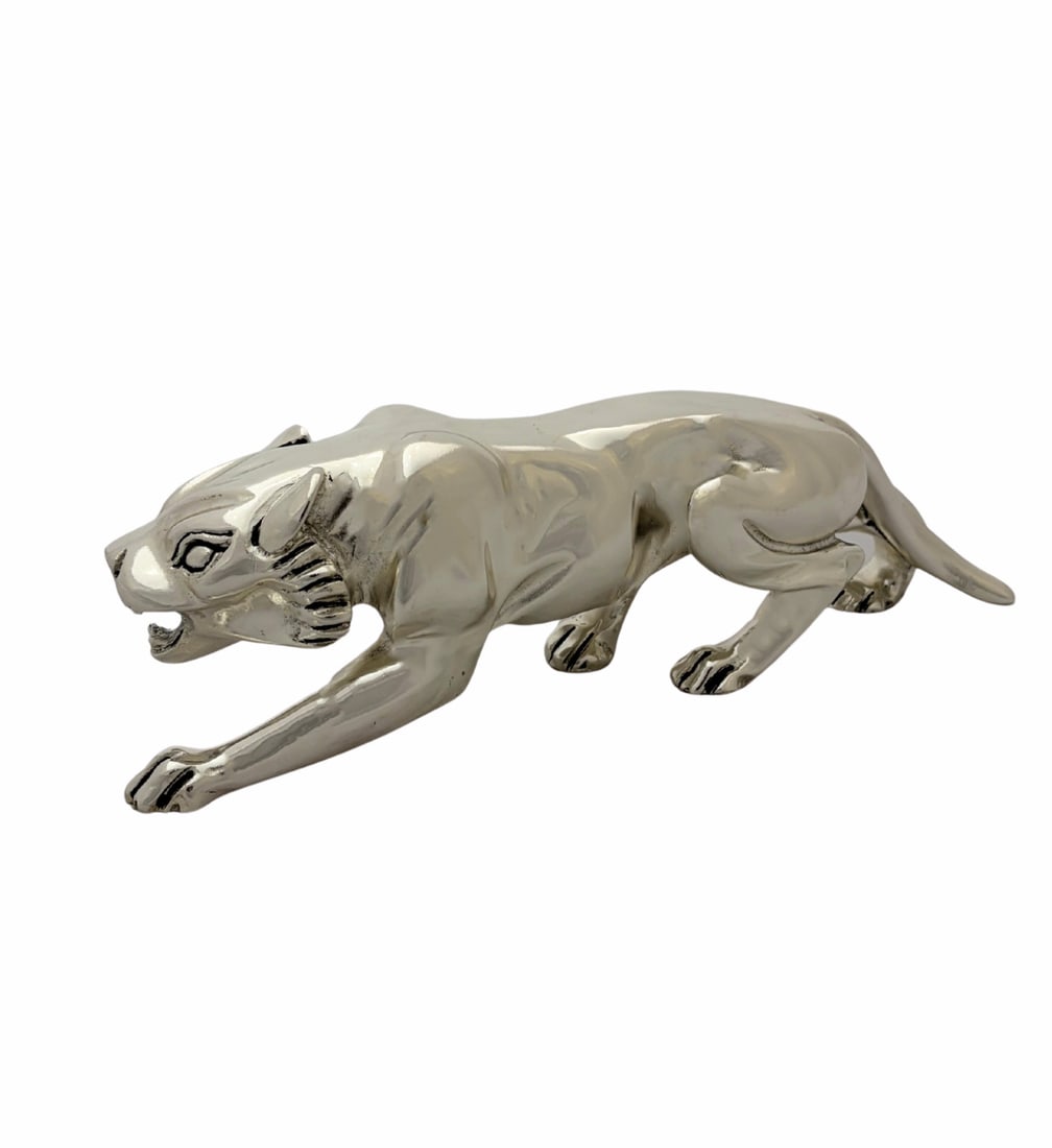 Italian Silverplate Panther Figurine Handmade Sleek Fierce Decor: Italian Silverplate Panther Figurine Handmade Sleek Fierce Decor This fine Italian panther decor figurine is crafted from silverplate and features a handmade design with a sleek and fierce appearance.