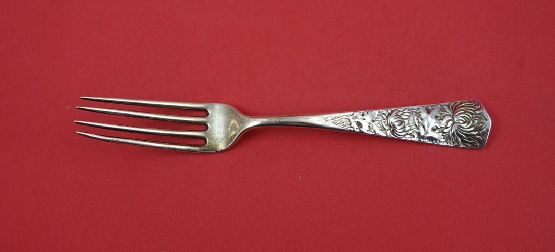 Shiebler Chrysanthemum sterling silver 7 inch fork monogrammed: Shiebler Chrysanthemum sterling silver 7 inch fork monogrammed A Shiebler Chrysanthemum sterling silver regular fork measuring 7 inches. This pre-owned piece features the Chrysanthemum pattern, was ma