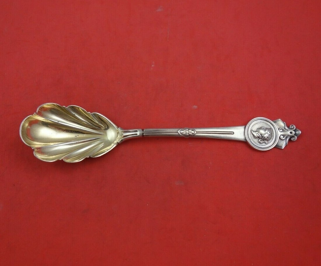 Gorham Medallion Sterling Silver Gold Washed Preserve Spoon 7": Gorham Medallion Sterling Silver Gold Washed Preserve Spoon 7" This exquisite 7" serving spoon is crafted from sterling silver and features a stunning gold washed finish. It showcases the intricate mu