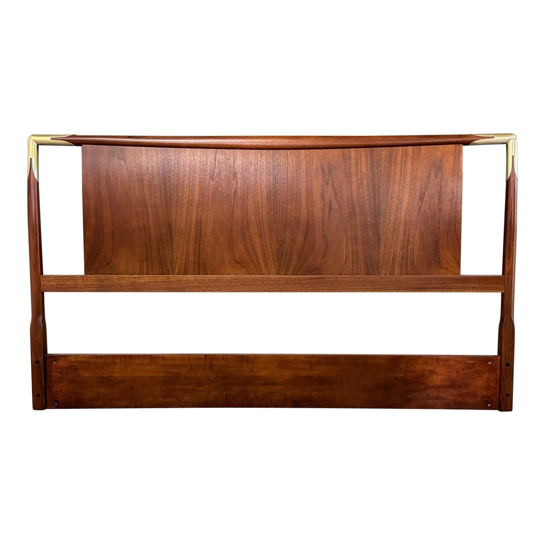 Refinished Walnut Full Headboard by Robsjohn Gibbings for Widdicomb: Refinished Walnut Full Headboard by Robsjohn Gibbings for Widdicomb This exquisite mid-century modern full-size headboard features a refined walnut construction with elegant spear tip detailing. Desig