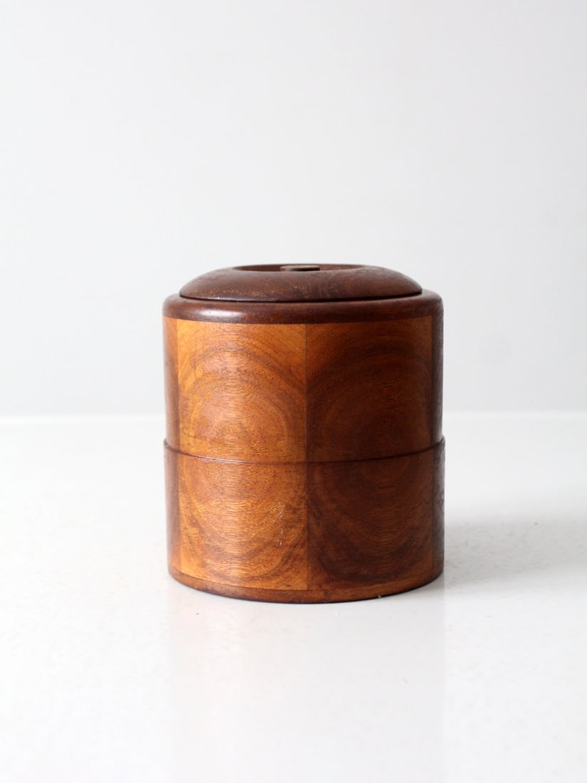 Wood Tobacco Humidor Jar with Removable Copper Interior Lining Antique: Wood Tobacco Humidor Jar with Removable Copper Interior Lining Antique This antique wooden humidor features a removable copper lining, making it suitable for storing tobacco or tea. The jar showcases 