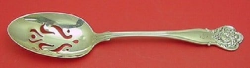 Durgin New Vintage Sterling Silver Slotted Serving Spoon 8 3/8 in: Durgin New Vintage Sterling Silver Slotted Serving Spoon 8 3/8 in Sterling silver pierced serving spoon in the New Vintage pattern by Durgin. The spoon measures 8 3/8 inches and is not monogrammed. It